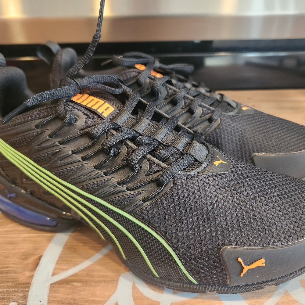 NEW IN BOX PUMA JUNIOR SHOES VOLTAIC EVO‎ JR SIZE 6